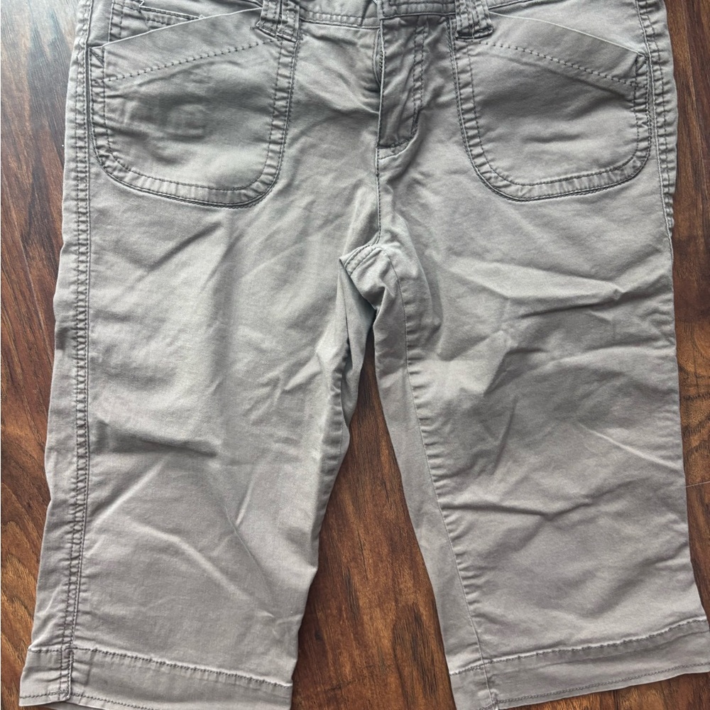 Gray Casual Capri Pants